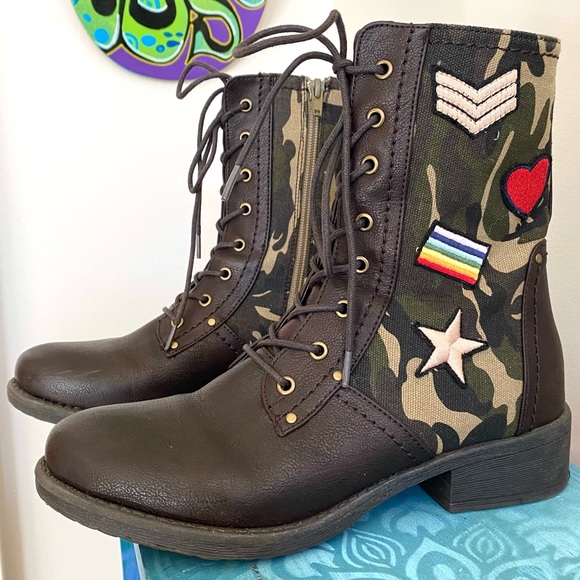 MIA Military Camo & Rainbow Patch Lace Up Boots - Picture 2 of 8